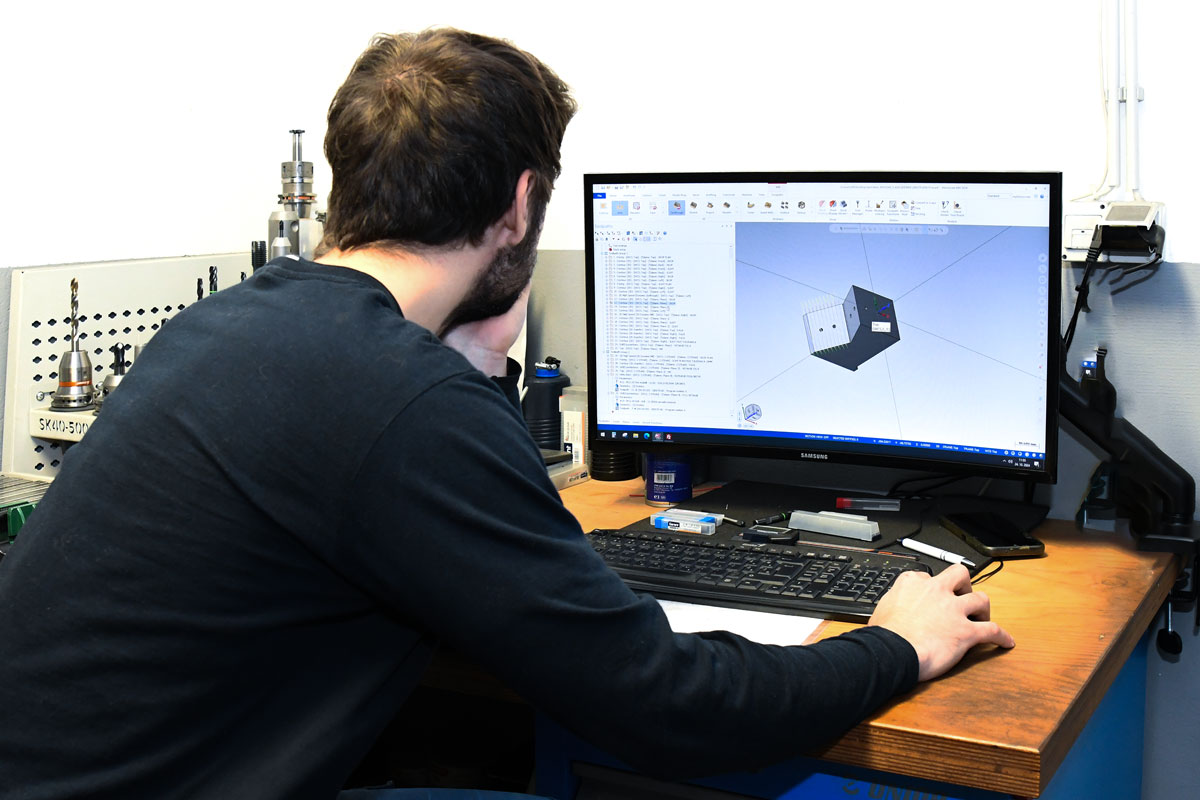 Razvoj in konstrukcija - Strojnistvo Holc Razvoj Mastercam, CNC SolidWorks